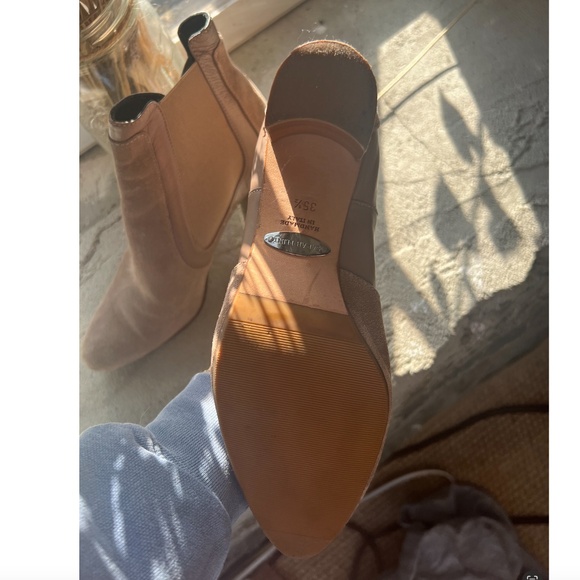 NWOT Sarah Flint Taupe Ankle Bootie - Picture 3 of 4